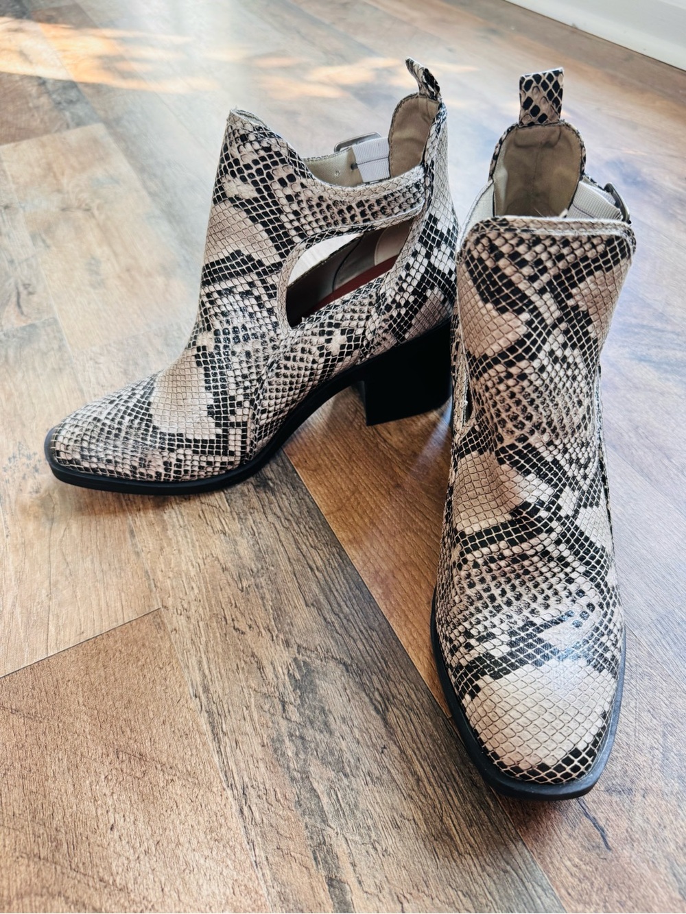 NWOT MIA Edin Snakeskin Cutout Ankle Booties Chunky Heel 8.5